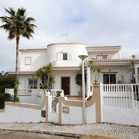 Okapi Αλμπουφέιρα