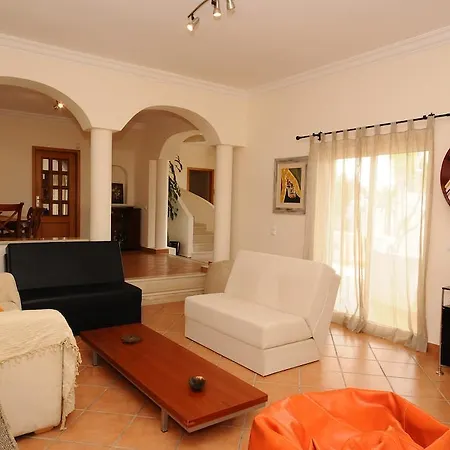 Okapi Αλμπουφέιρα