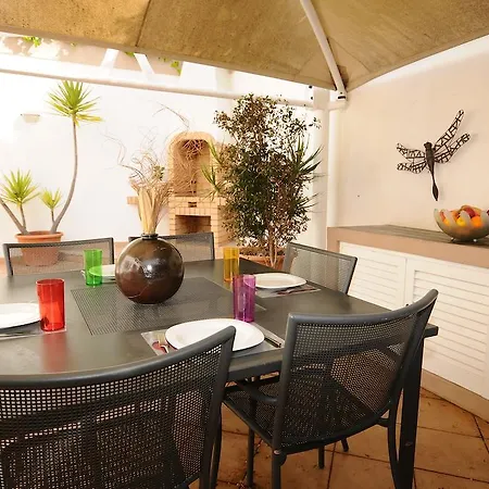 Okapi Αλμπουφέιρα